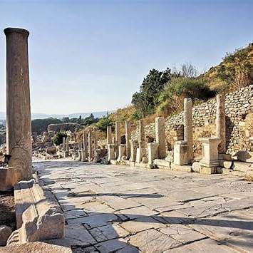 خانههای تراسدار و جادهٔ کورِتِس خانههای تراسدار و جادهٔ کورِتِس